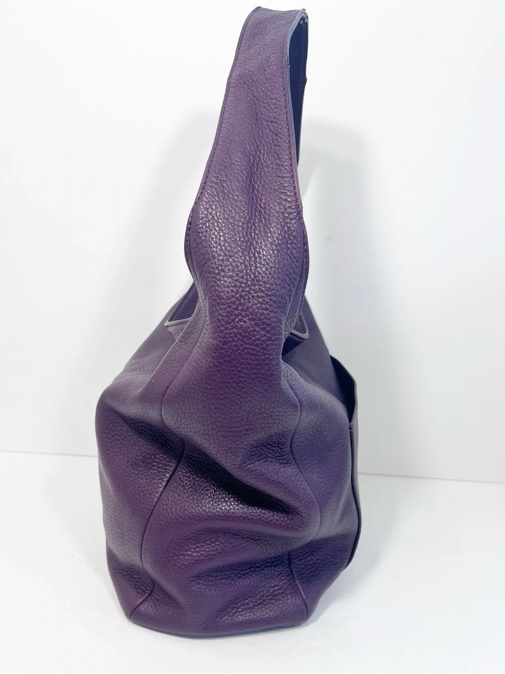 MICHAEL KORS MEDIUM PEBBLED LEATHER HOBO PURSE PURPLE